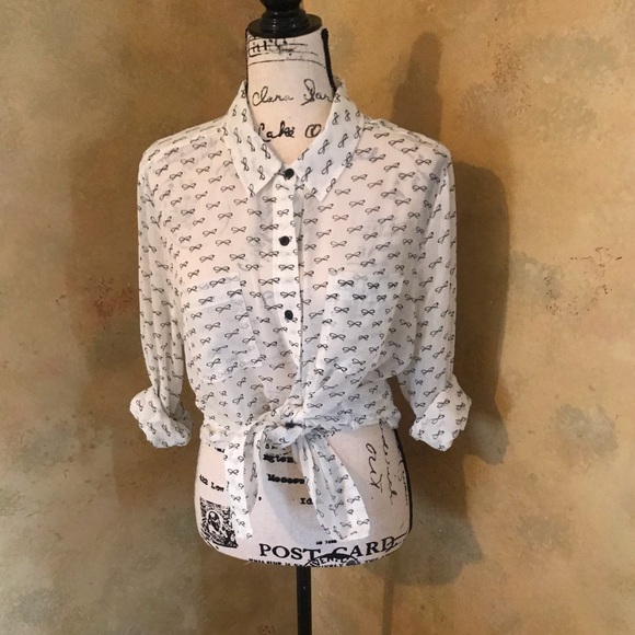 Liz Claiborne Sheer Top with Bows - Picture 2 of 5